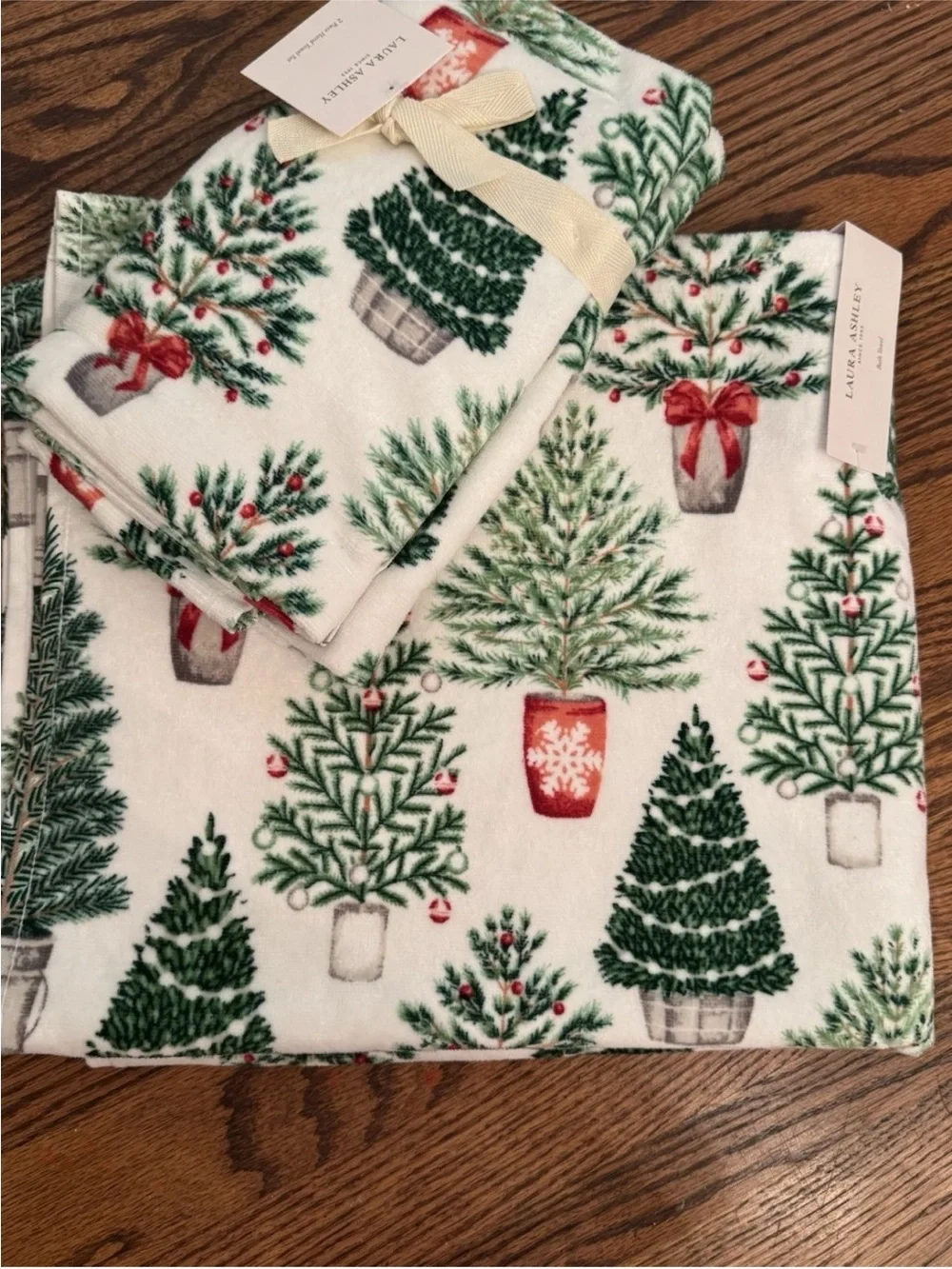 Laura Ashley Christmas Towel Set - 2 Bath Towels & 2 Hand Towels 100% Cotton